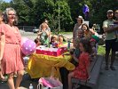 Noa Roisman (behind the polka dotted balloon) enjoyed her birthday party with day care center friends and their families in Spy Pond Park on FSPP’s July 27th workday